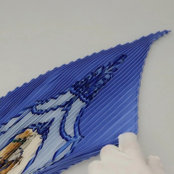 HERMES Pleated Carre 90 Scarf ""LES CHEVAUX DES MOGHOLS"" Silk Blue Auth 135502 - Picture 8 of 16